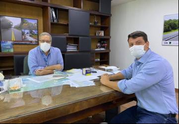 Bernardo Rossi e o secretário estadual de Cidades, Uruan Cintra. (Foto: Divulgação).